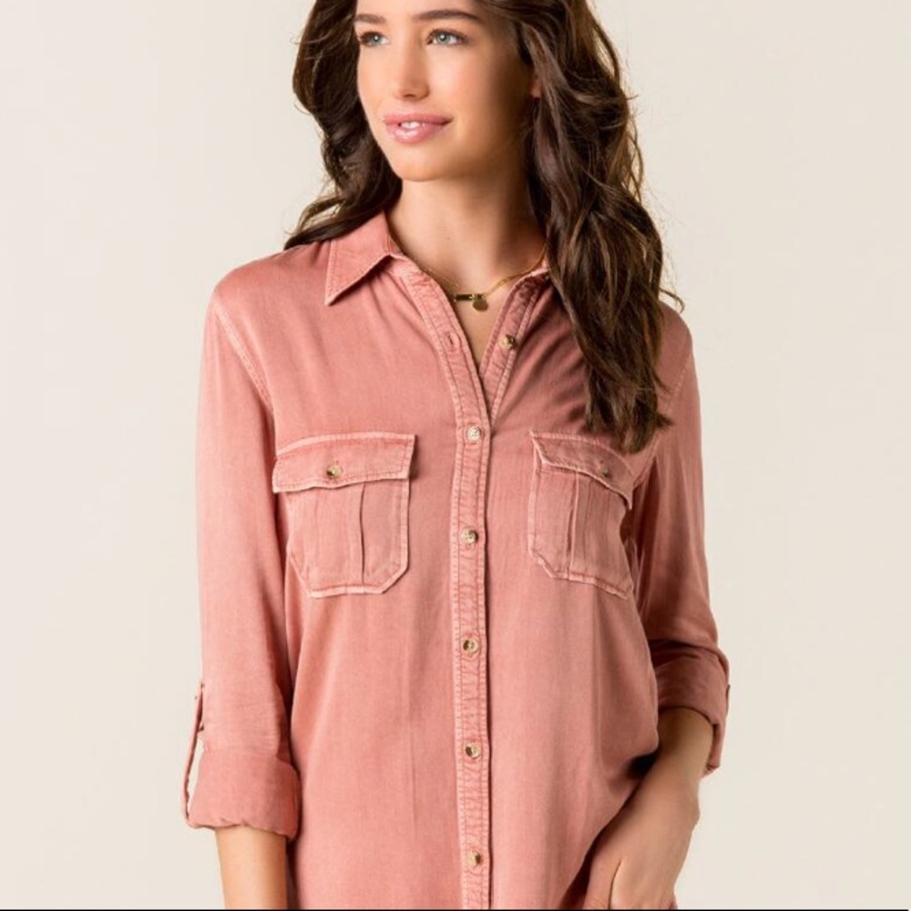 NEVER WORN! Pocket button up blouse in green